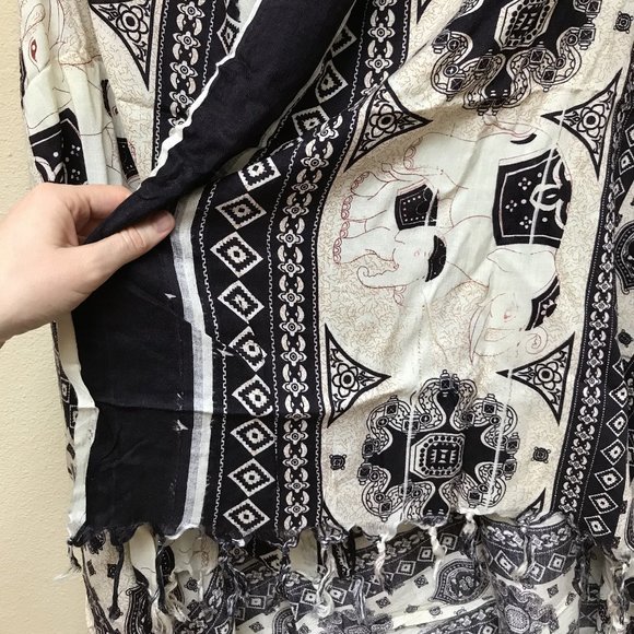 Elephant printed scarf/shawl - Picture 3 of 3